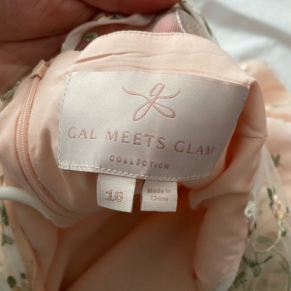 Gal meets glam dress - Picture 2 of 2